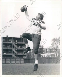 1938 Chicago Maroons Football Player End Joseph Howard Pressefoto - Bild 1 von 2