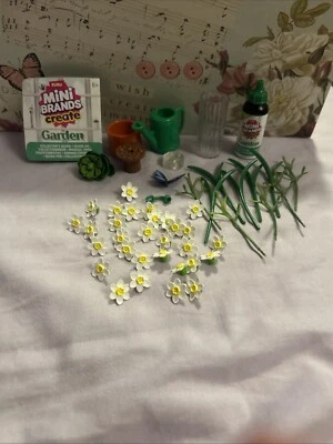 Zuru mini brands create garden White Daffodils New Opened Succulent Pot Vase - Image 1 of 4