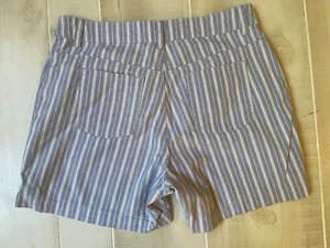 LEE blue white pinstripe shorts size 10 Women’s - Picture 1 of 5
