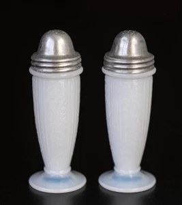 Salt and Pepper Shakers Macbeth Evans American Sweetheart Depression Glass Monax - Picture 1 of 8