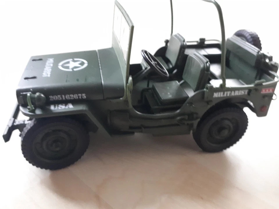 Willys Jeep offen US Army Militär 1941 olivgrün Modellauto 1:18  - Bild 1 von 4