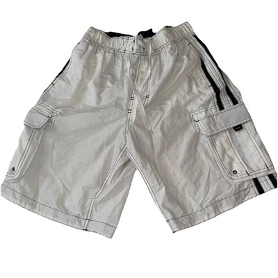 Bañador Arizona con bolsillos de carga y cadera para hombre XL blanco con ribete azul marino. Foto 1 de 4