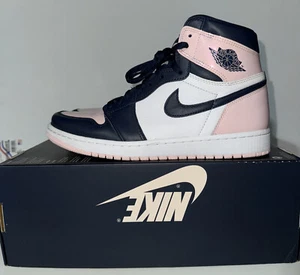 Größe 10 W/8,5 M Nike Air Jordan 1 Retro High OG Bubble Gum/Atmosphere - Bild 1 von 5