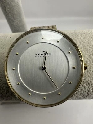 Skagen SKW2141 New Battery Ladies Watch 37MM 8" Gold Tone Mesh Band C93 Foto 1 de 4