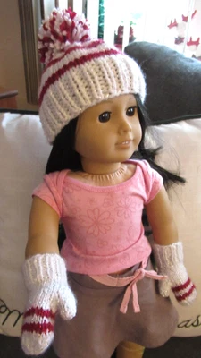 SOMBRERO Y GUANTES BRILLANTES BLANCO/ROJO SE ADAPTA A MUÑECA DE 18" (COMO CHICA AMER) HECHO A MANO/TEJIDO Foto 1 de 4