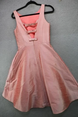 De colección. Vestido Alfred Sung Hi-Lo Swing-Sin Mangas-Talla 6-Texturado-Arcos-Fiesta-Mínimo Foto 1 de 4