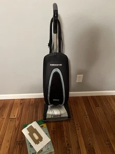 Oreck XL Platinum Pilot Bagged Vacuum U7200ECS Tested Weight 10 lbs Extra Bag - Picture 1 of 6