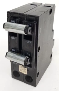 QOT22020 Cuadrado D 20 Amp Interruptor Piggyback GANCHO 4 Polos *OPCIÓN AL DÍA SIGUIENTE* - Imagen 1 de 5