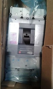 Interruptor de circuito Merlin Gerin compacto NSJ400 - Imagen 1 de 4