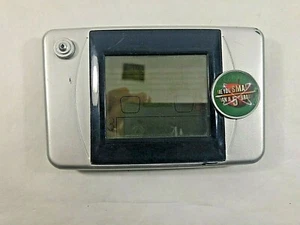 Juego LCD ""Eres más inteligente que un quinto grado"" pantalla táctil electrónica de mano - Imagen 1 de 3