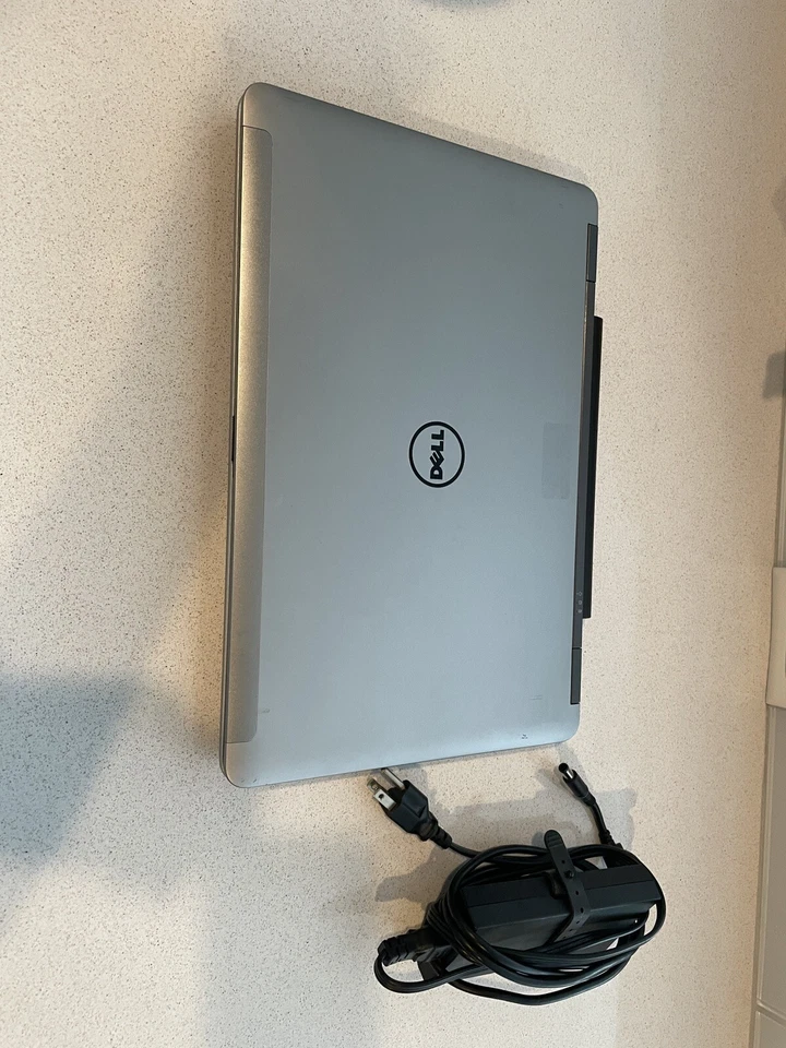 Dell Precision M2800 Core i7-4610M 3,0 GHz 8 GB 256 GB SSD AMD FirePro Foto 1 de 4