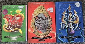 disney A DESCENDANTS NOVEL books 1-3 MELISSA DeLa CRUZ trade HARDCOVER - Picture 1 of 4