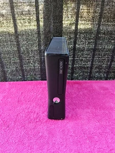 Microsoft Xbox 360 Slim 4GB Nera solo console di ricambio - Foto 1 di 6