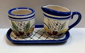 Set crema e zucchero da tavolo illimitato VENEZIA (fiore rosso) con sottopiatto. - Foto 1 di 3