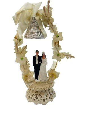 复古 20 世纪 50 年代 20 世纪 50 年代婚礼蛋糕装饰新娘新郎钟织物花卉拱门 — 第 1/4 张图片