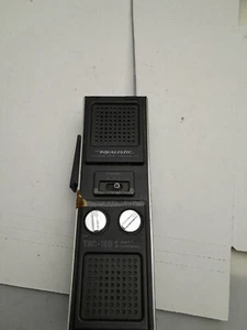 One Realistic TRC-180 3-Channel 2-Watt CB Radio Walkie Talkie - PARTS OR REPAIR - Picture 1 of 9