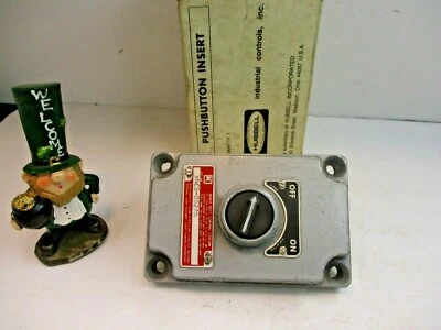 Estación de control Hubbell Killark XNCS-0S2A5 ENCENDIDO/APAGADO Foto 1 de 3