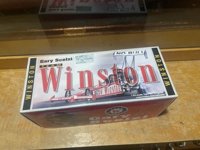 Coche modelo NHRA Winston Gary Scelzi 1:64 Top Fuel Dragster con estuche acrílico Foto 1 de 2
