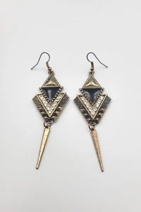 Pendientes colgantes geométricos de diamantes de imitación esmaltados negros perforados tono dorado de 3" - Imagen 1 de 7