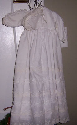 Hermoso Vestido Largo de Bautizo para Muñeca Bebé con Sombrero y Zapatos de Satén 25" de Largo Foto 1 de 4