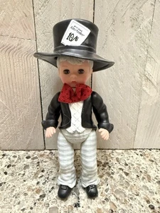 McDonald Happy Meal Spielzeug Madame Alexander Puppe Mad Hatter - Bild 1 von 4