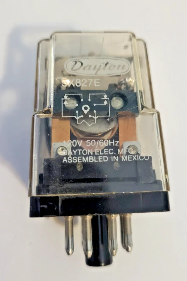 Relé de propósito general Dayton 5X827E 120 VCA 12A 8 pines enchufable usado Foto 1 de 1