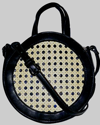 НОВАЯ КРУГЛАЯ СУМКА ЧЕРЕЗ ПЛЕЧО СУМОЧКА ДАМСКАЯ СУМКА ИЗ ИСКУССТВЕННОЙ КОЖИ С ТКАНОЙ СОЛОМЕННОЙ ПЕРЕДНЕЙ ЧАСТЬЮ - Изображение 1 из 4