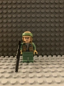 Rebel Trooper neutral mit Blaster aus Set 9489 - Bild 1 von 5