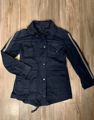 Chaqueta con Capucha ATM Anthony Thomas Melillo Azul Marino - Talla Pequeña Usada en Excelente Condición Foto 1 de 4