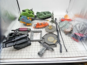 Vintage GI Joe viele verschiedene Fahrzeuge/Teile und möglicherweise fehlende Teile - unvollständig2 - Bild 1 von 15