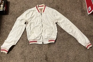 Giacca Bomber Abercrombie & Fitch stile Varsity, taglia media, righe beige/rosse - Foto 1 di 7