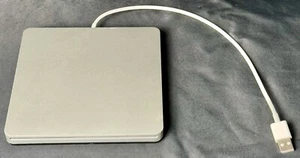 Apple USB Superdrive External Disc Drive, CD, DVD, MODEL A1379 Silver UNTESTED - Afbeelding 1 van 7
