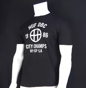 NUEVA CAMISETA HUF NEGRA 1986 DBC CHAMPIONS LOGOTIPO CLÁSICO PARA HOMBRE TALLA MEDIANA RHUF-4 - Imagen 1 de 2