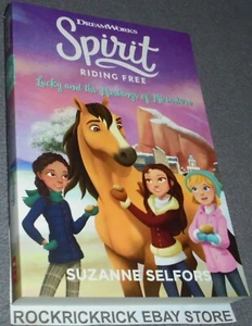DREAMWORKS SPIRIT RIDING FREE BOOK BY SUZANNE SELFORS 2019 13CM X 19CM BRAND NEW - Foto 1 di 2
