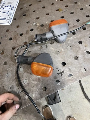 2005 SUZUKI GS500 GS 500 F REAR LEFT RIGHT TURN SIGNAL LAMP BLINKER - Image 1 of 4