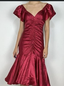 Vestido de Colección Años 90 Betsey Johnson Rojo Seda Acanalado Sirena Dobladillo Talla 8 Hombro Descubierto Rojo - Imagen 1 de 13