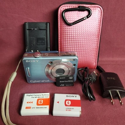 Sony Cyber-shot DSC-W55 Digital Camera 7.2MP 3x 1GB SD 2 Batt Charger NEAR MINT - Image 1 of 4