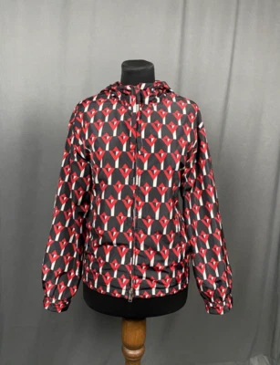 ¡COMO NUEVO! Chaqueta cortavientos para mujer Prada negra roja con patrón geométrico talla 38 Foto 1 de 4