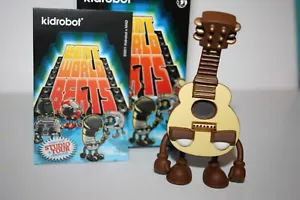 BANDA DE GUITARRA DE ESTUDIO KIDROBOT 2011 DOBLADA WORLD BEATS UNPLUGGED DISEÑADOR JUGUETE ARTÍSTICO - Imagen 1 de 3