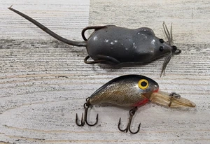 Señuelo de pesca vintage Rebel DeepR Teeny Crankbait y un señuelo de ratón gris - Imagen 1 de 11