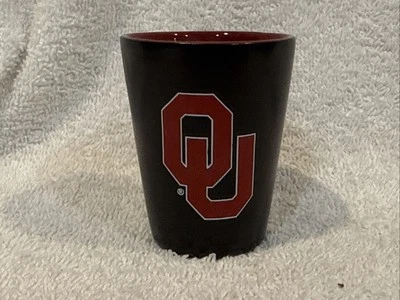 Dulce vaso de chupito Oklahoma Sooners OU negro y rojo de 2 1/2 pulgadas, ¡COMO NUEVO!! Foto 1 de 4