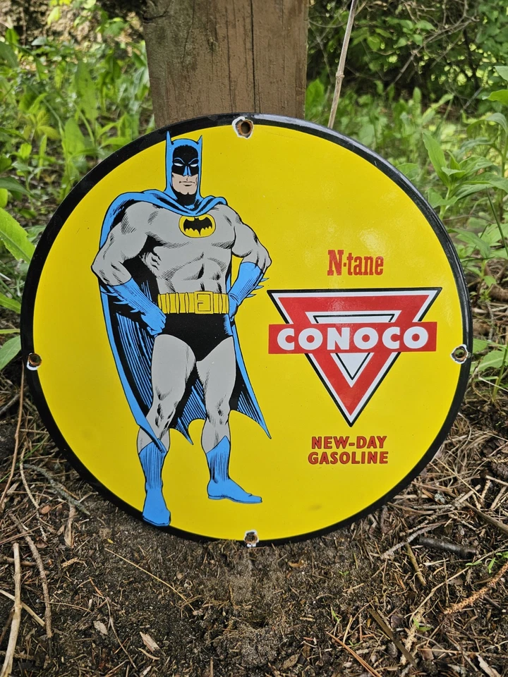 Винтажный фарфоровый знак Conoco Gasoline — знак Batman DC Comics Gas Pump - Изображение 1 из 4