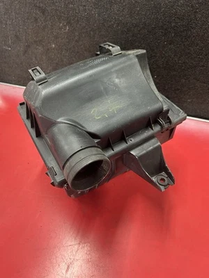 Caixa de filtro de ar atrasado Volkswagen Transporter T4 028129607M - Imagem 1 de 4