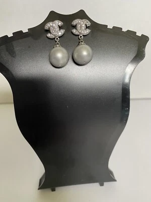 Pendientes colgantes de perlas de agua dulce genuinas grises con piedras de tanzanita genuinas Foto 1 de 2