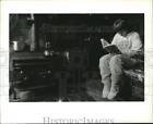 1990 Press Photo Janeena Wycoff reads by the woodstove during black out