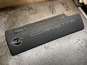 94-96 CORVETTE C4 RH FUEL RAIL INJECTOR COVER 10208795 - Picture 1 of 4