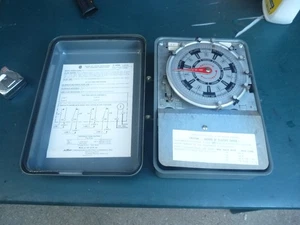 AMF Paragon 7218-00 Industrial Time Switch Timer 4-Circuit Clock Box 120V 60Hz - Picture 1 of 12
