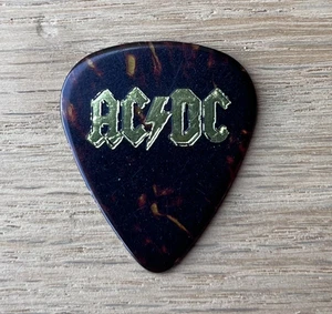 AC/DC Angus Young Signature Caricature Tour usato plettro chitarra tartaruga ACDC - Foto 1 di 4