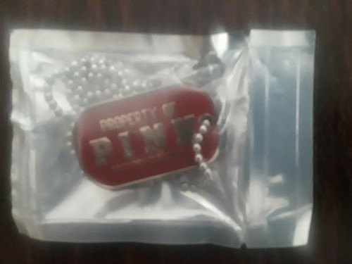 UNDERCOVER Collana da collezione Victoria's Secret PROPRIETÀ DI ROSA RARA HTF Etichetta cane vintage