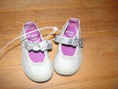 Nuevos zapatos planos Stride Rite Mary Jane plateados para niñas pequeñas - talla 5 Foto 1 de 4